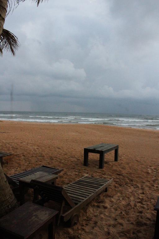 Warahena Beach Hotel Bentota Esterno foto