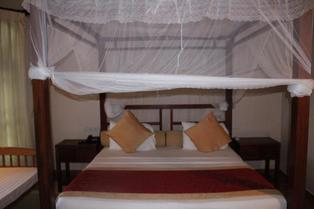 Warahena Beach Hotel Bentota Esterno foto