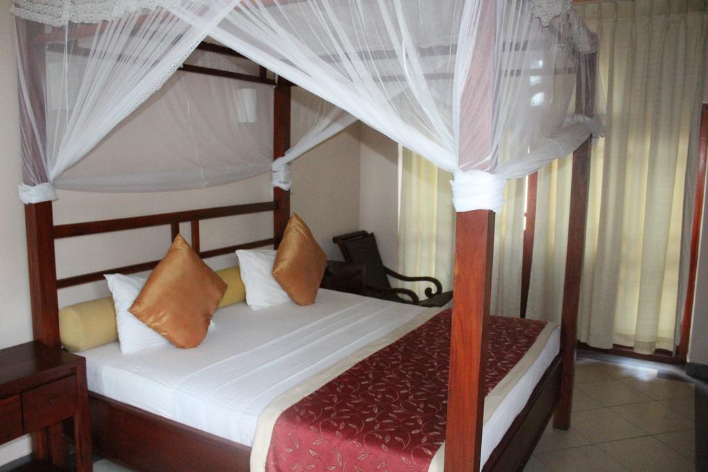Warahena Beach Hotel Bentota Esterno foto